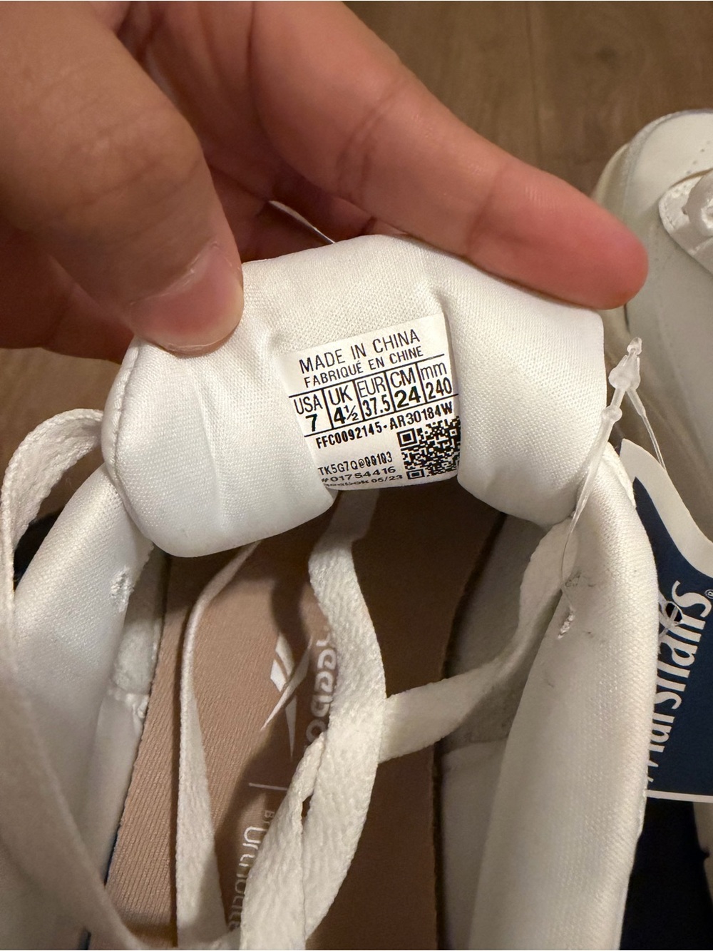 Reebok White and Rose Gold Classic Low-Top Sneakers - Picture 5 of 5